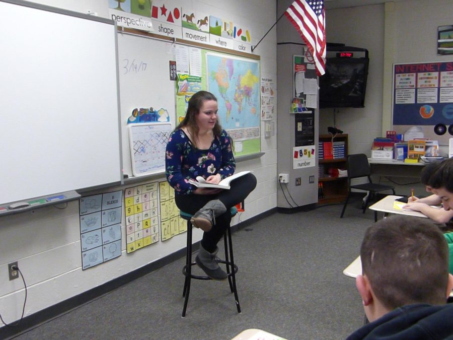 Senior Megan Durell teaches special education students in the LINKs class. 