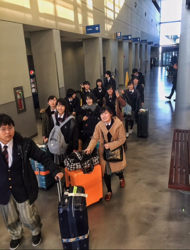 Japanese foreign exchange students arrive at the airport.